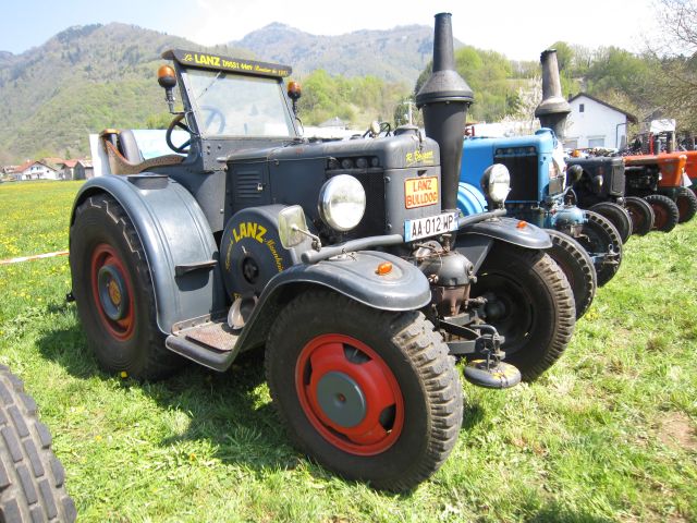 la tour auto 74250