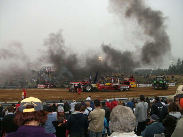 tracteur - Tracteur Pulling Bernay 2011 06.129