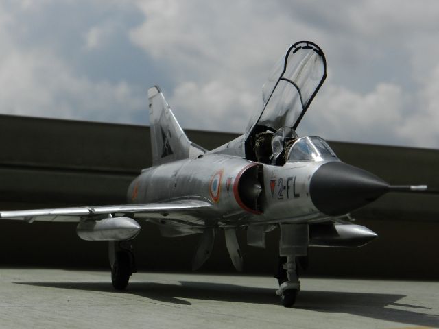 mirage IIIB du 2/2 côte d'or maquette Heller 1/48 24.352