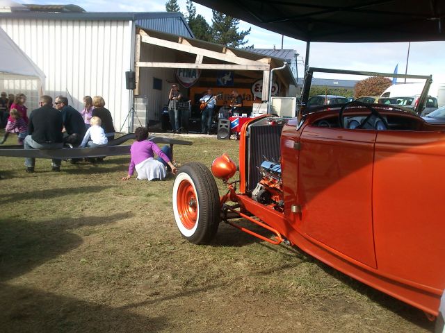 meeting hot rod et d ancienne a 10 minute de Caen  02.30