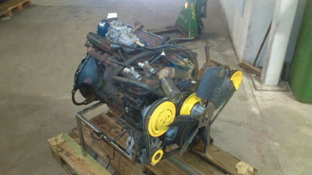 moteur ford 6 cylindre (vendu) 07.221