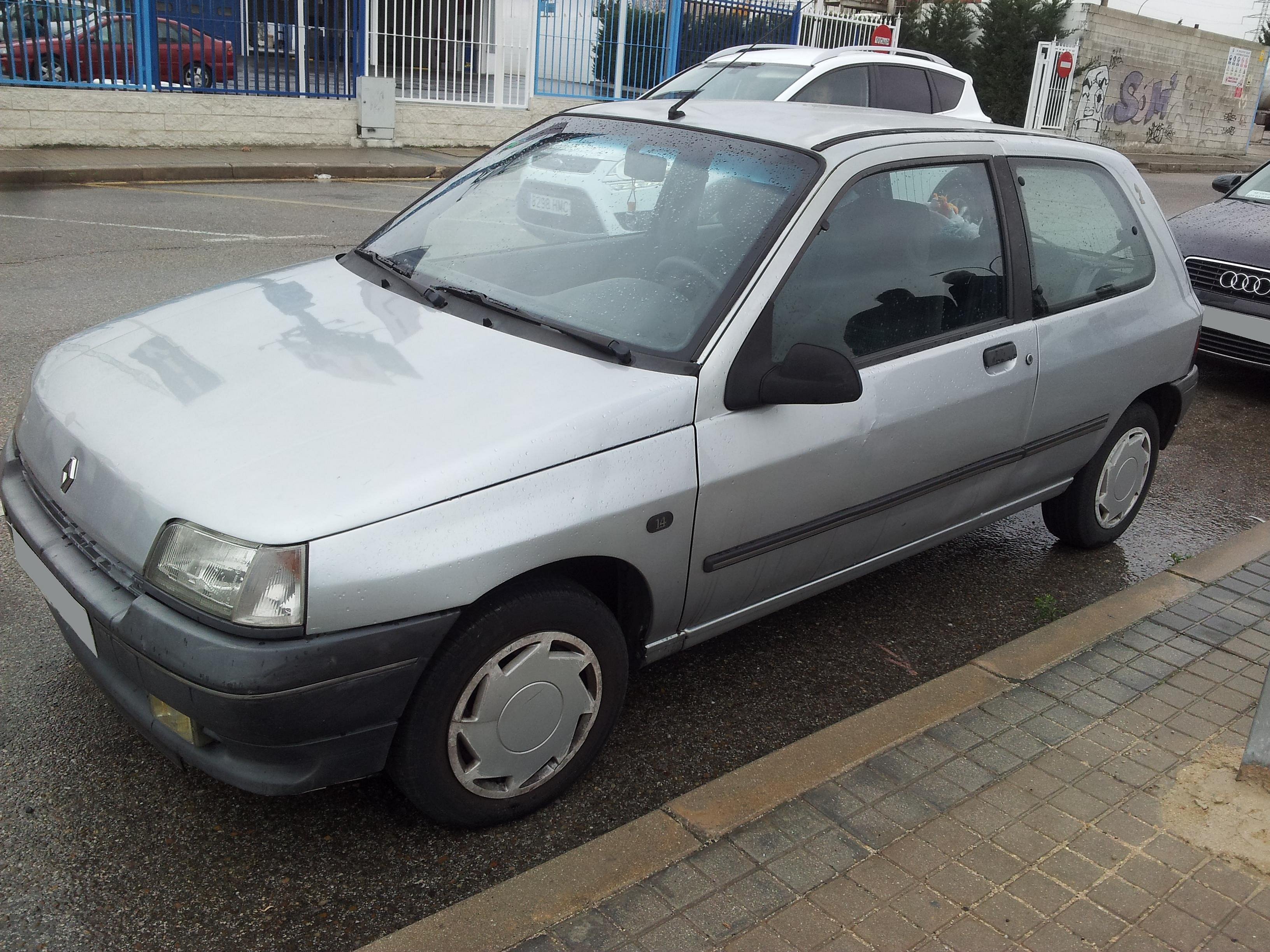 Renault clio 1.4 en Madrid 450€ (negociables) 4199432a0c69a275aec187cbe14c899do