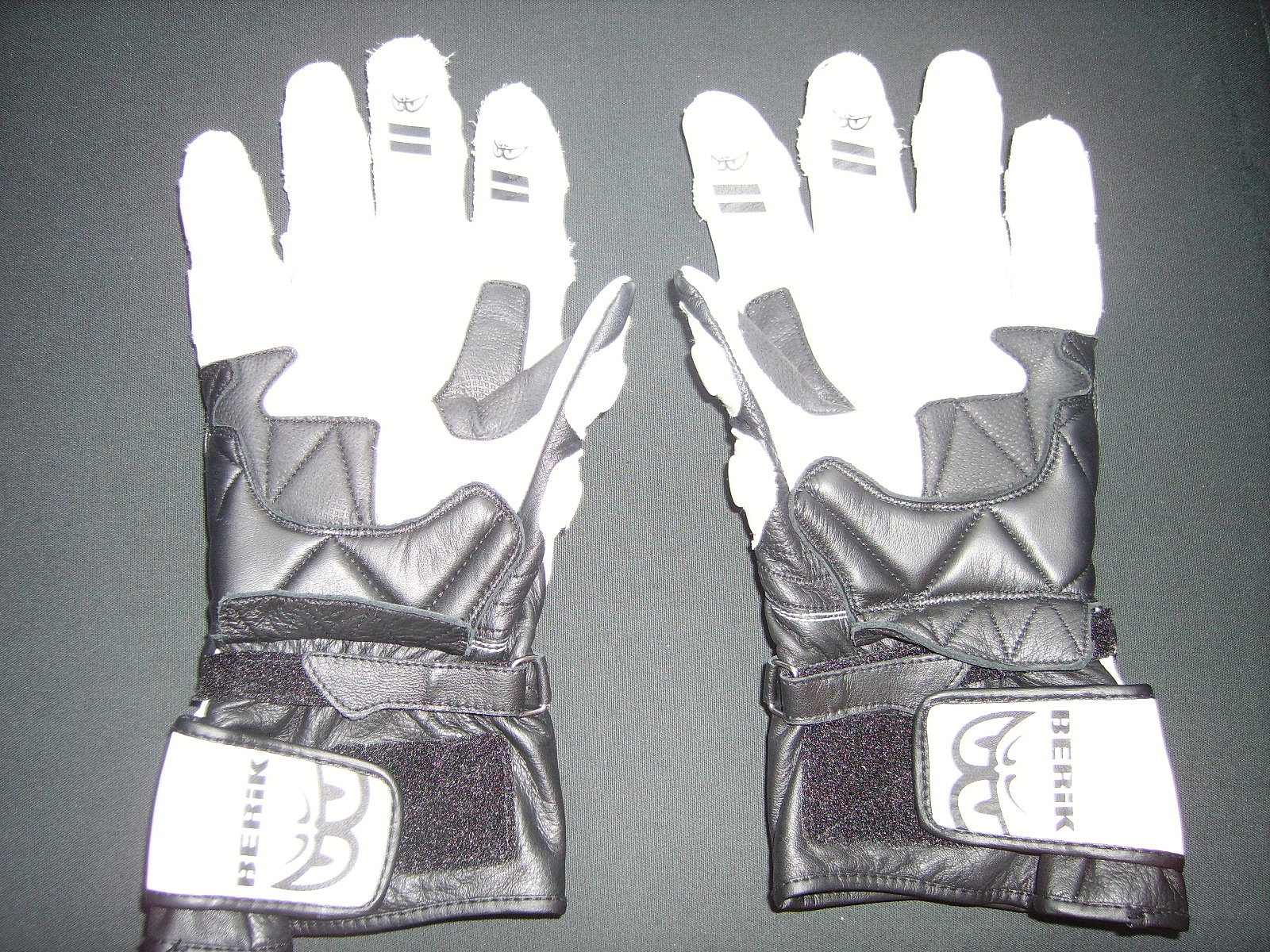 vendo guantes berik un solo uso ,estan nuevos nuevos 45ebb03bd3b44e9bde4762f9e22705dco