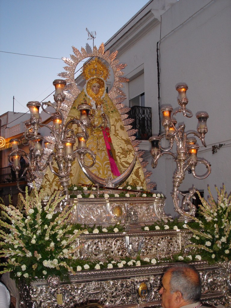 Nueva galera de fotos de la Virgen del Rocio 824dd4c55153f82d214e4c6d7cd7c68do