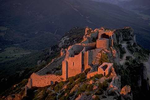 Hou hou le chateau de rené (29) Chateau_de_Peyrepertuse_vu_de_San_Jordi