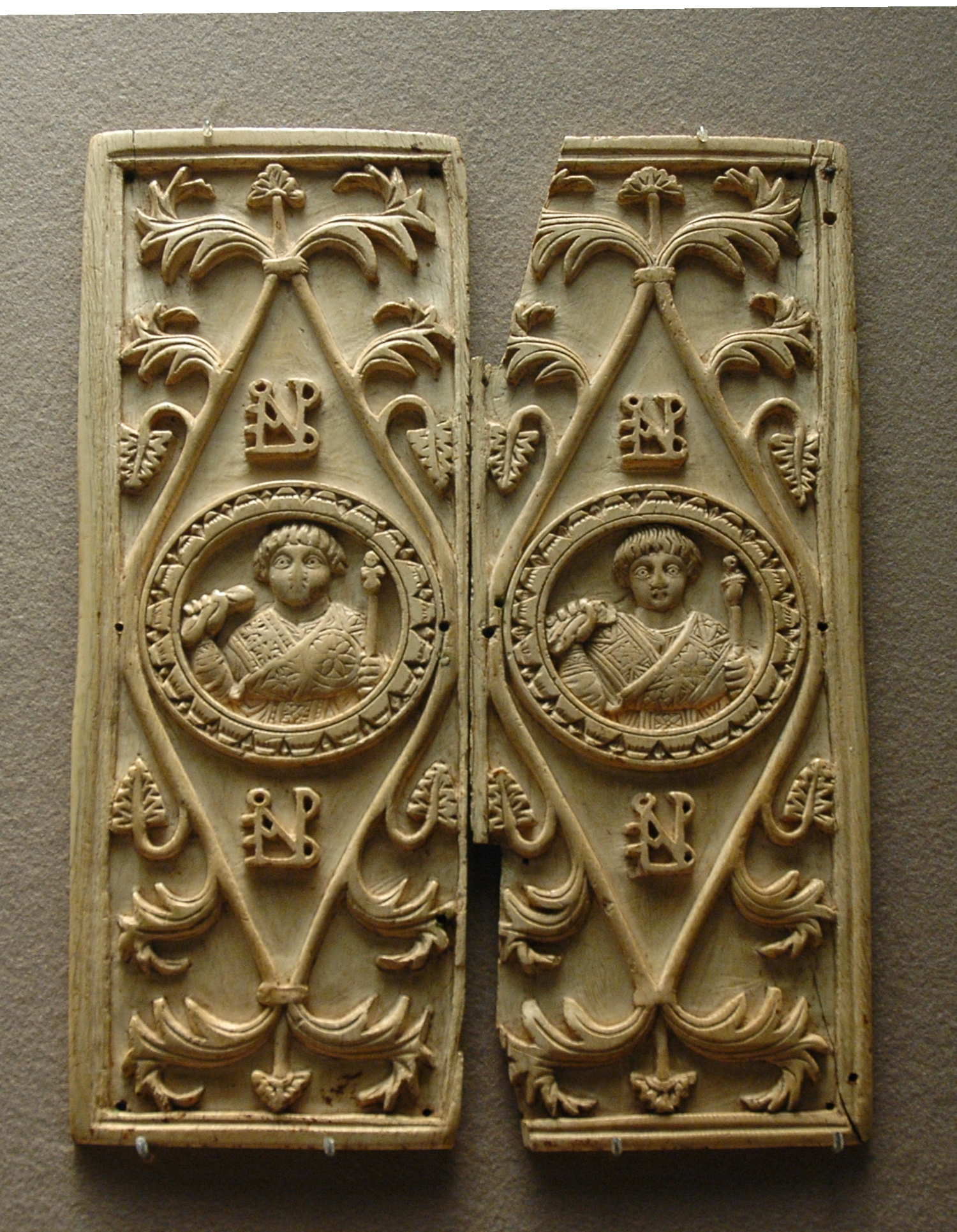 Festival d'Isis Diptych_Areobindus_Louvre_OA9525