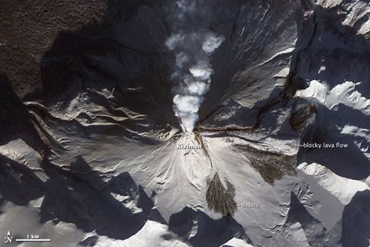 Grand - Le grand réveil : 10 volcans se réveillent en une semaine dans la péninsule du Kamchatka  Kizimen_Terra_thumb