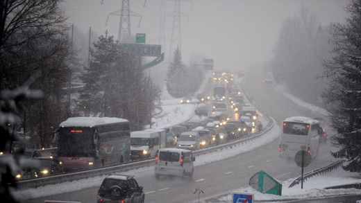 Impréparation dû à la désinformation : 15.000 personnes bloquées en Savoie par la neige PHOeaf3e8e0_8e6f_11e4_a3ea_21b