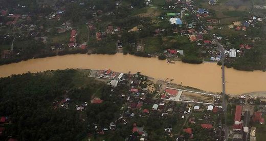 Inondations en Malaisie, les pires en trente ans 1079938_huile_de_palme_les_ino