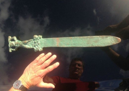 Une épée romaine a été trouvée sur l'île aux Chênes au Canada Roman_sword_700x496