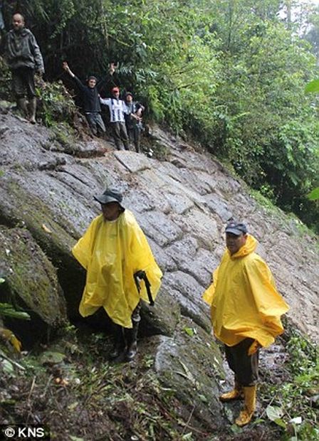 Equateur : découverte d'un mur cyclopéen One_of_the_biggest_archaeologi