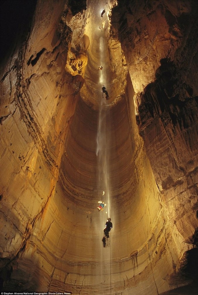 Slikovnica - Page 14 The-Deepest-Cave-in-the-World-1