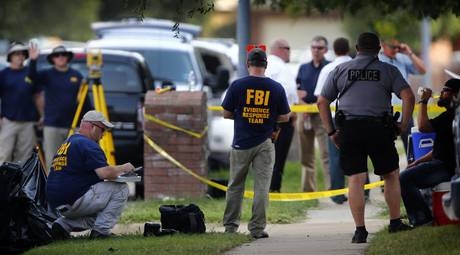 [FBI] Un cadavre crucifié sur Los Flores Arlington-Police-FBI-7-24-13