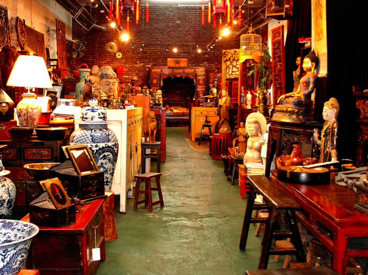 Tienda/Empeño de artesanía, librería y antigüedades asiaticas de Cho Kang Picture-2