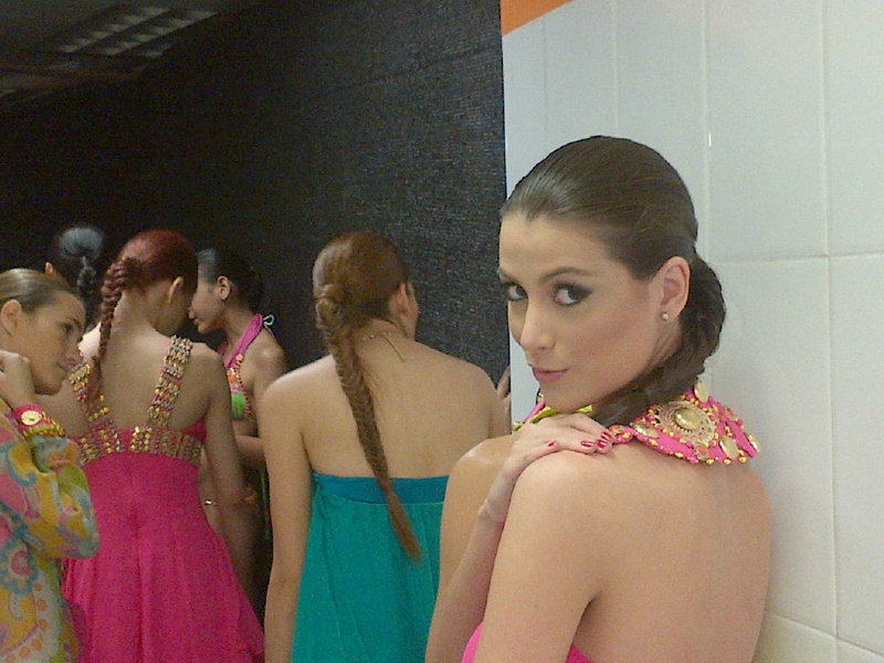 stefania fernandez, miss universe 2009. - Página 13 929v8a3e