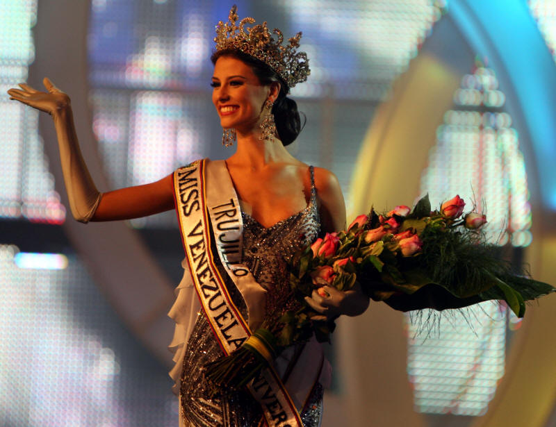 stefania fernandez, miss universe 2009. - Página 23 4pu4yude