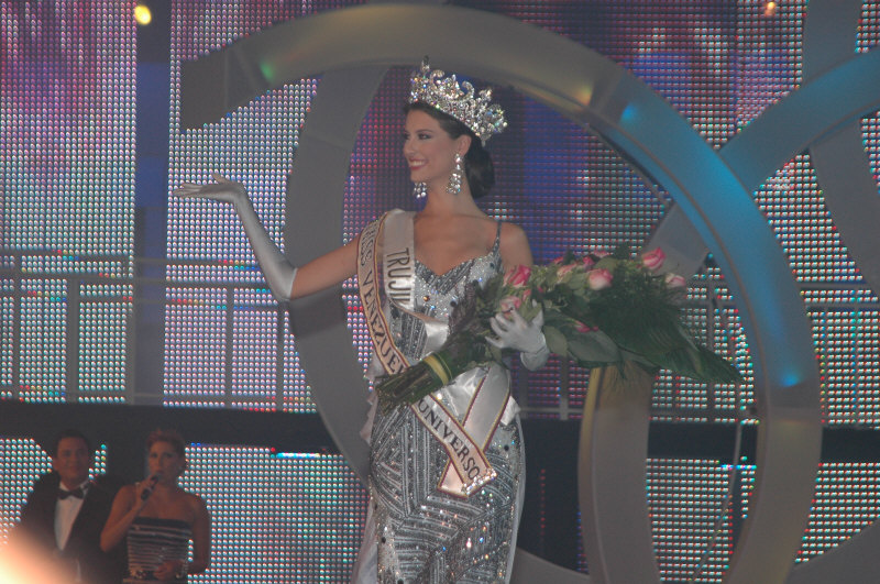 stefania fernandez, miss universe 2009. - Página 22 Tmxlznxm