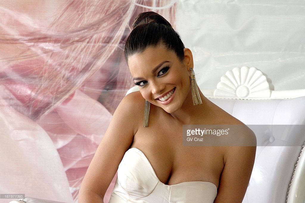 zuleyka rivera, miss universe 2006. - Página 22 Ys52osfh