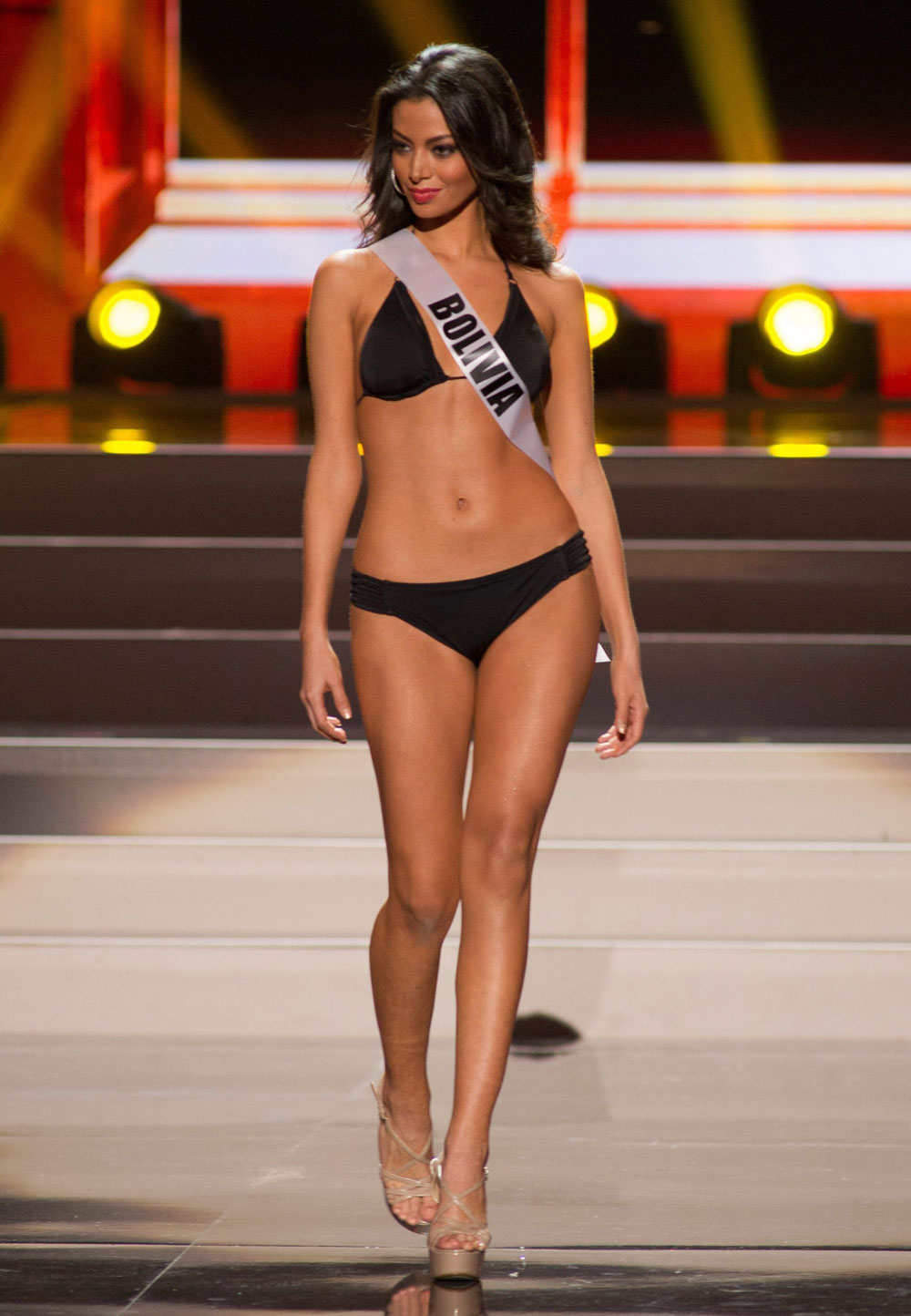 Alexia Viruez - Miss Bolivia 2012-2013 B98csoam