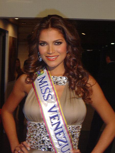 lidymar jonaitis (aka ly jonaitis), top 3 de miss universe 2007. - Página 11 Ge9l9hdl