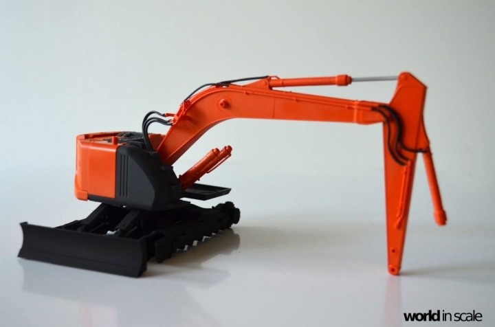 Hitachi ZAXIS 135US - 1/35 by Hasegawa Iaducoya