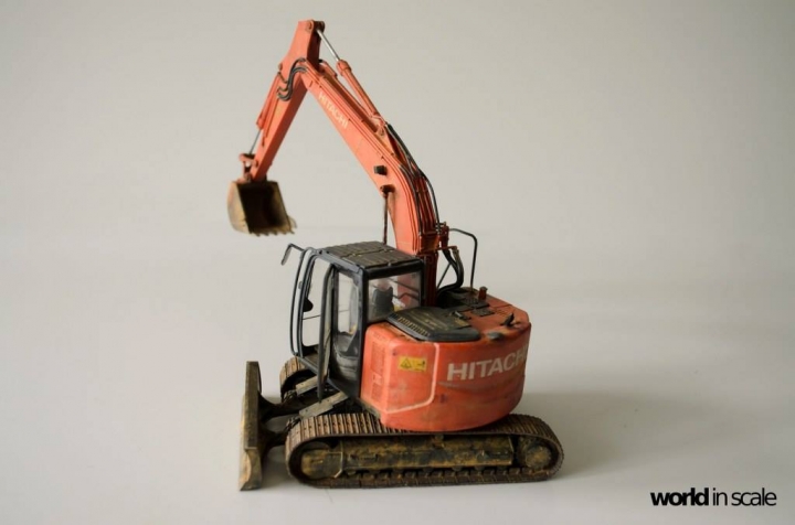 Hitachi Zaxis 135US - 1/35 by Hasegawa G3527dys