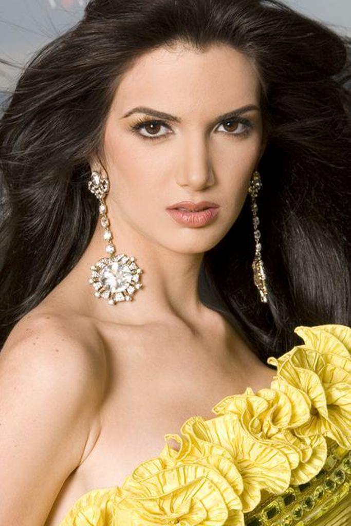 adriana vasini, top 3 de miss world 2010. E2smc89b