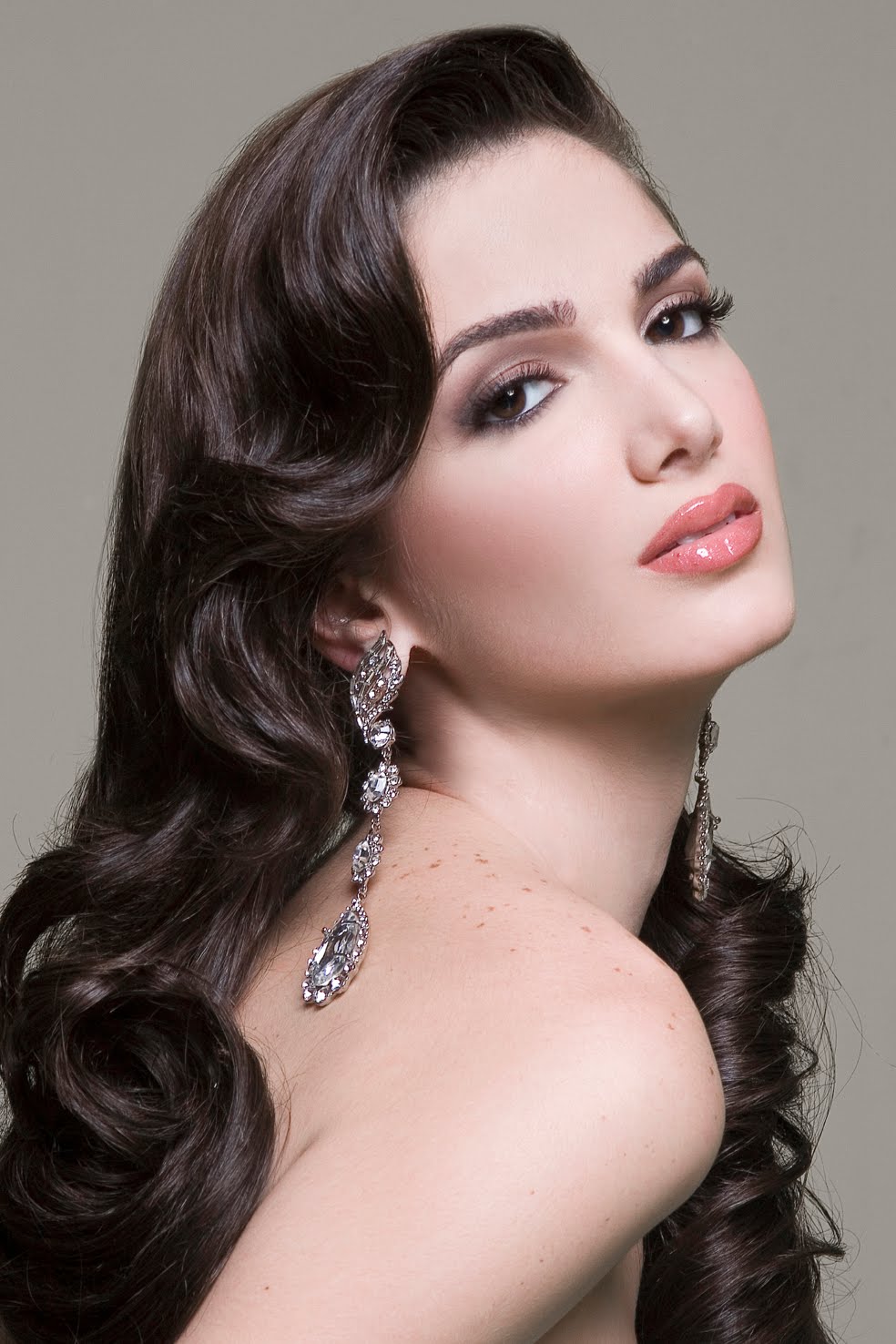 adriana vasini, top 3 de miss world 2010. Oasti65q
