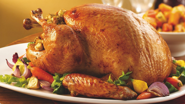  أسهل طريقة لعمل الديك الرومي المشوي Header_image_roasted-turkey-recipe-AR-main-image-fustany