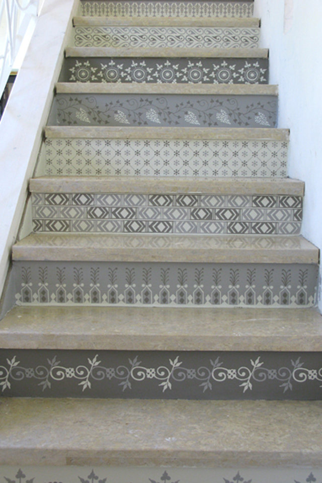 جملى سلالم منزلك بافكار جديده,زينى السلالم الداخليه لبيتك Large_how-to-decorate-home-stairs-fustany7