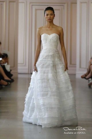 اشيك فساتين الزفاف لعام 2016 Small_Large-Fustany-Oscar-de-La-Renta-Wedding-Dresses-SS2016-4