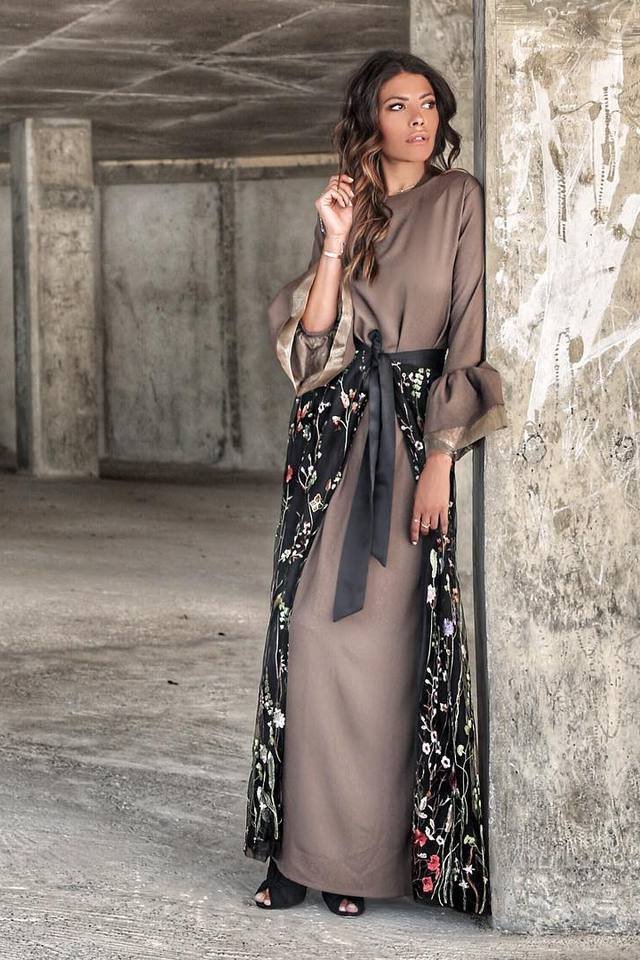 ذوق واناقة Large_Fustany-Fashion-Arab-Bloggers-Ramadan-Style-Looks-Kaftans-Abayas-10