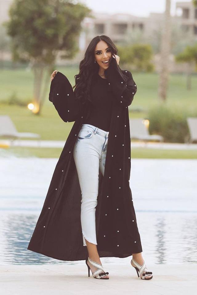 ذوق واناقة Large_Fustany-Fashion-Arab-Bloggers-Ramadan-Style-Looks-Kaftans-Abayas-9