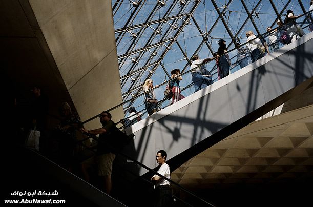 صور لمتحف اللوفر الباريسي Stairs