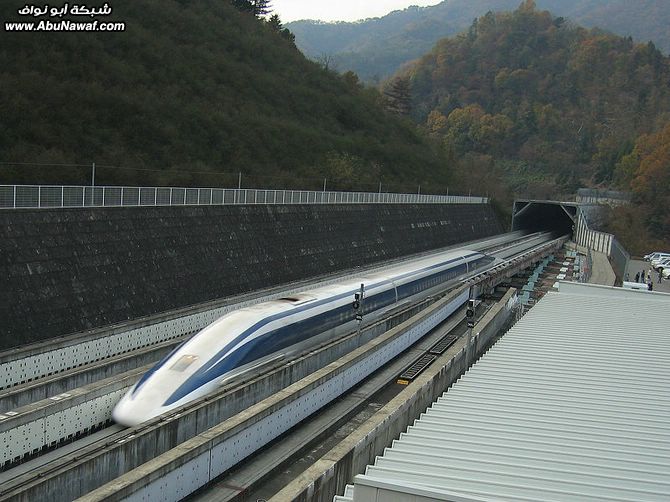 قطار الرصاصه فائق السرعه باليابان ؟؟ 800px-JR-Maglev-MLX01-2