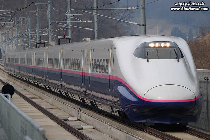 قطار الرصاصه فائق السرعه باليابان ؟؟ E2-1000_series_on_Hayate_service_at_Iwate-Numakunai_Station