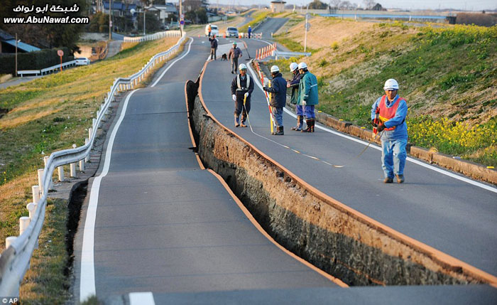 موجات تسونامي نتيجة للزلزال الكبير الذي هز اليابان 08