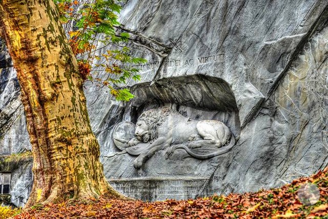 تمثال الأسد السويسري Lino_Monument_Lucerne_Switzerland_001