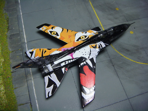 [Dragon] 1/144 Panavia Tornado IDS Luftwaffe "TigerMeet 2011" F_8454162_1