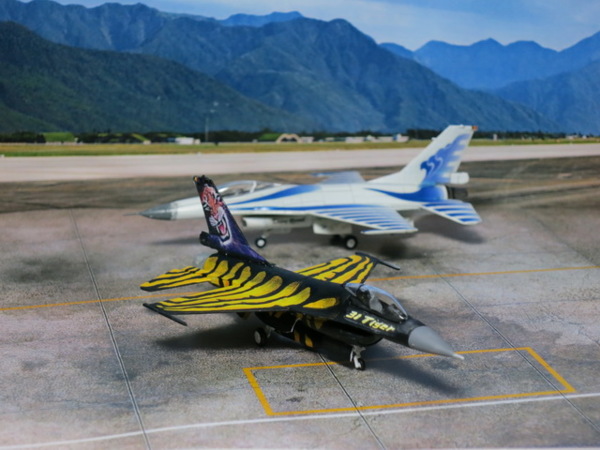 [Revell] 1/144 Belgian Air Force F-16A Fighting Falcon NATO Tigermeet 1998 F_9346549_1