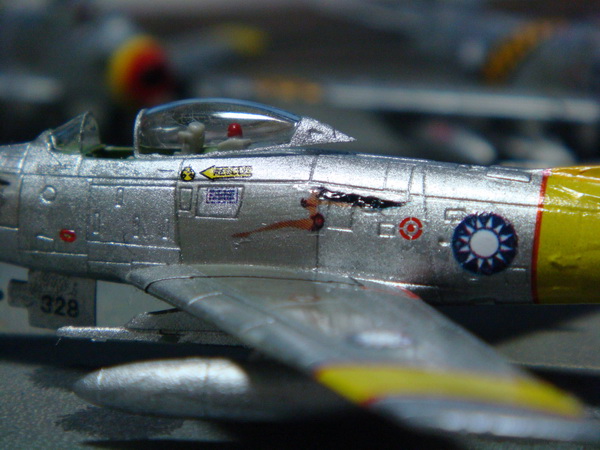 [Trumpeter] 1/144 ROCAF F-86F-NA-30 "The Bikini Lady" F_8199689_1