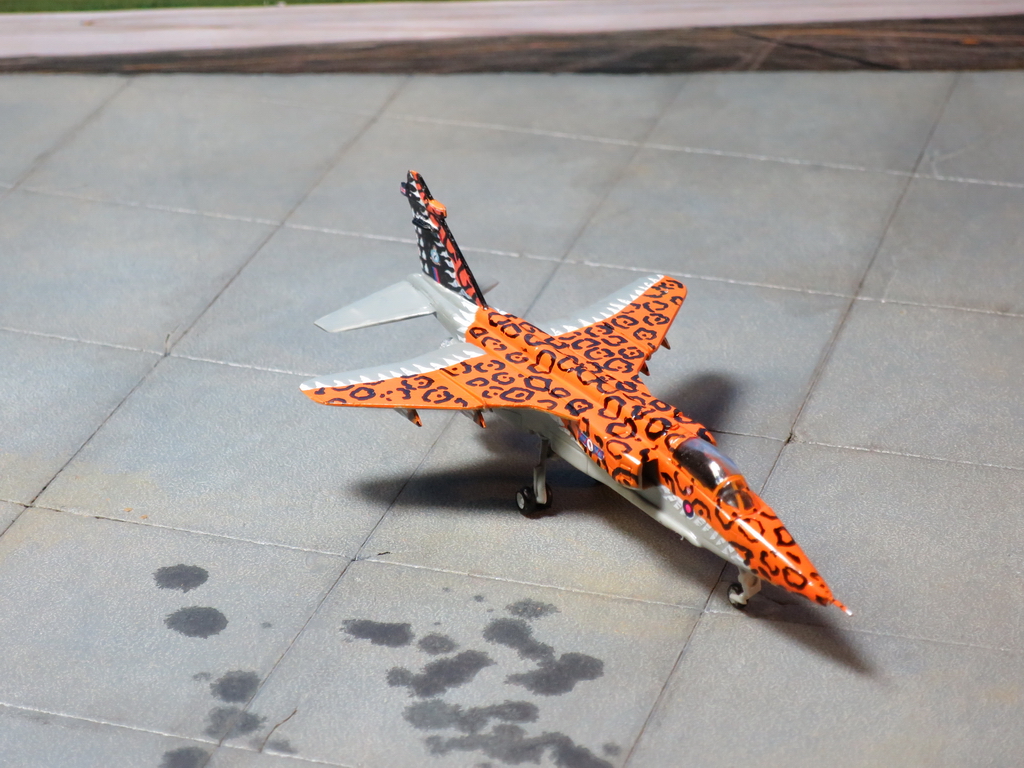 [Hobby Craft] 1/144 RAF SEPECAT Jaguar GR.3, "The Flying Canopeners" F_11835890_1