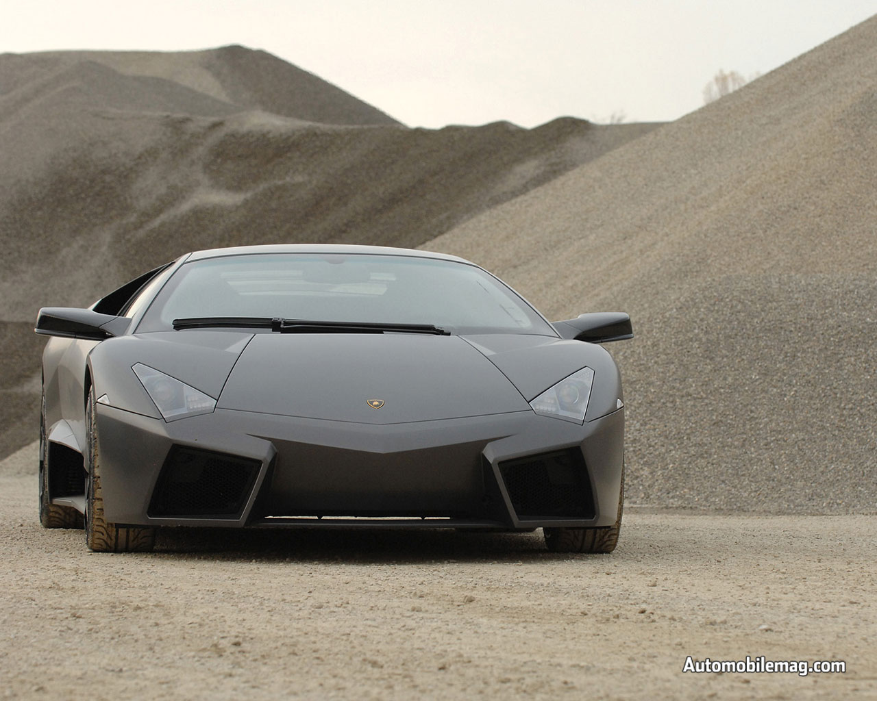 تصميم سيارة على شكل مقاتلة Lamborghini-reventon-11