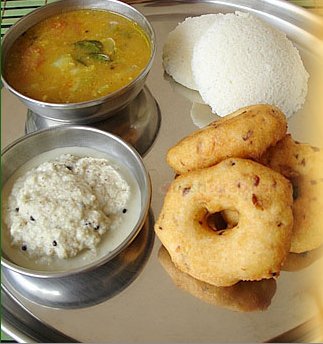 TRADITIONAL DISHES KERALA Vada1