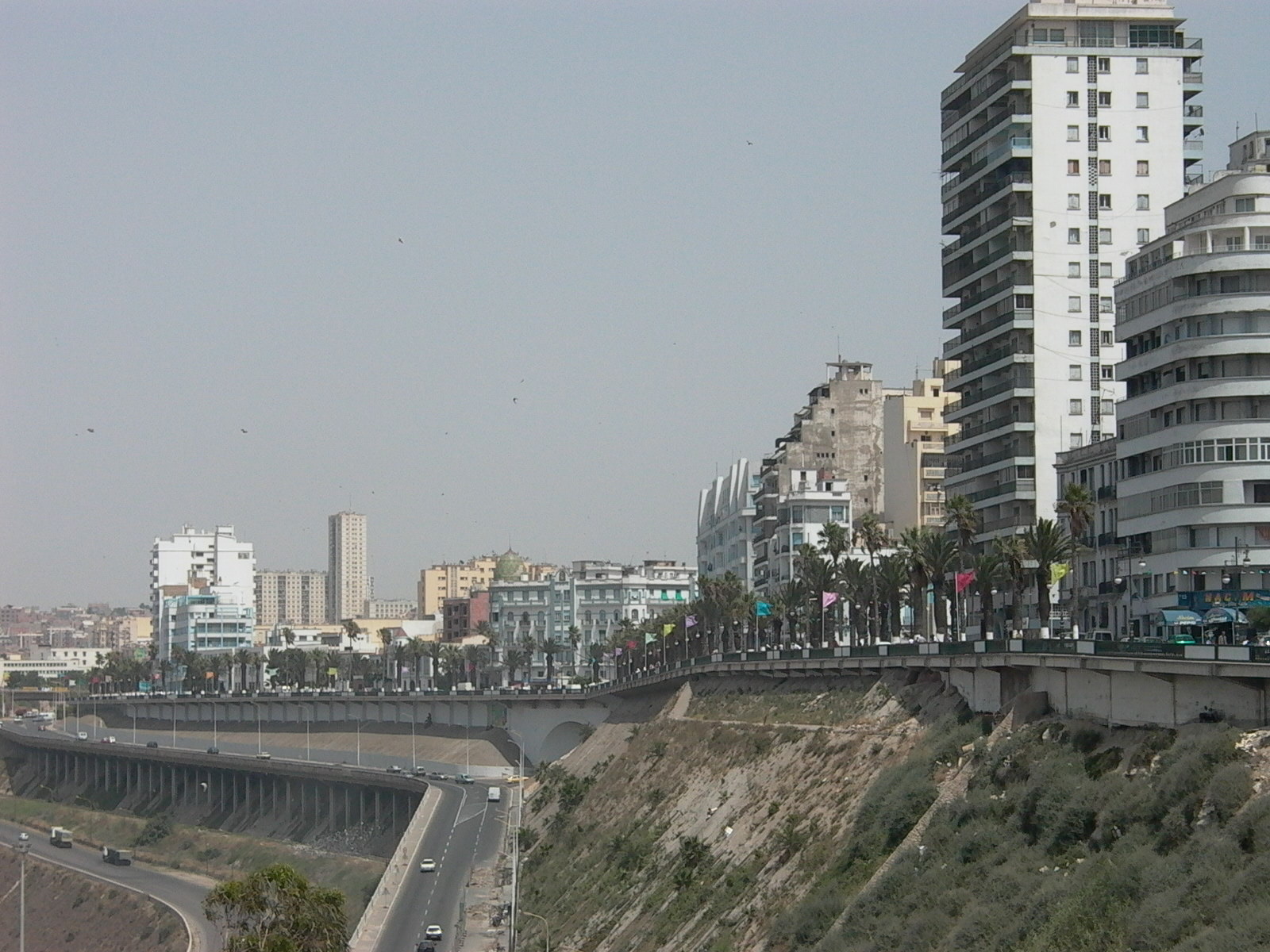 C'EST L'ALGERIE (PHOTOS). - Page 2 Algeria-Oran-Avenue-Front-de-Mer-buildings-2-MY