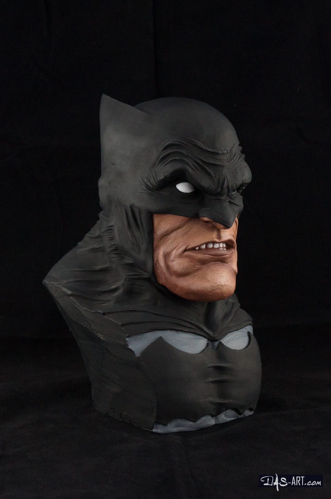 08 - Batman "Frank Miller style" bust 20160209-Batman_Frank_Miller_style-bust-sculpted_by_Mat_Scrivens-painted_by_Das-010