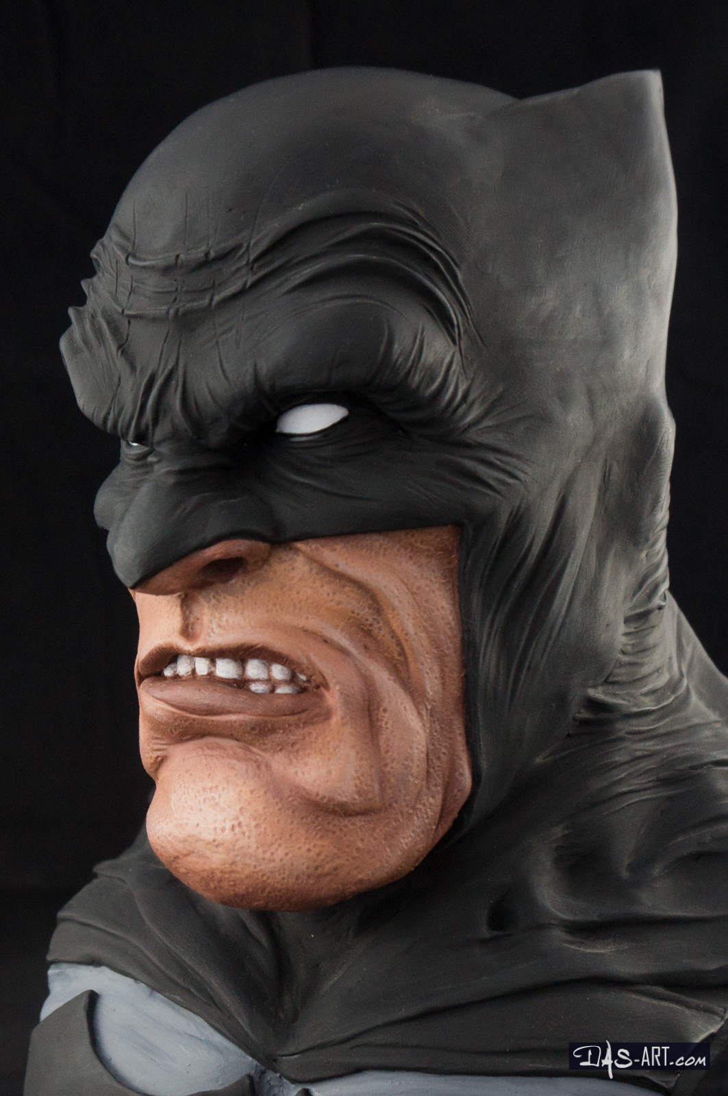 08 - Batman "Frank Miller style" bust 20160209-Batman_Frank_Miller_style-bust-sculpted_by_Mat_Scrivens-painted_by_Das-012