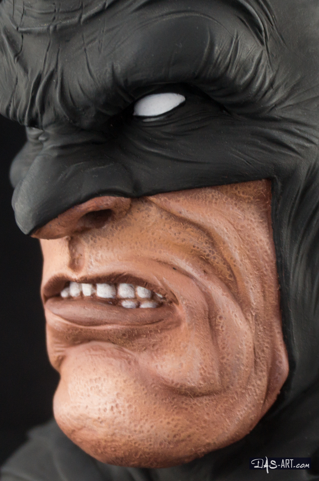 08 - Batman "Frank Miller style" bust 20160209-Batman_Frank_Miller_style-bust-sculpted_by_Mat_Scrivens-painted_by_Das-015