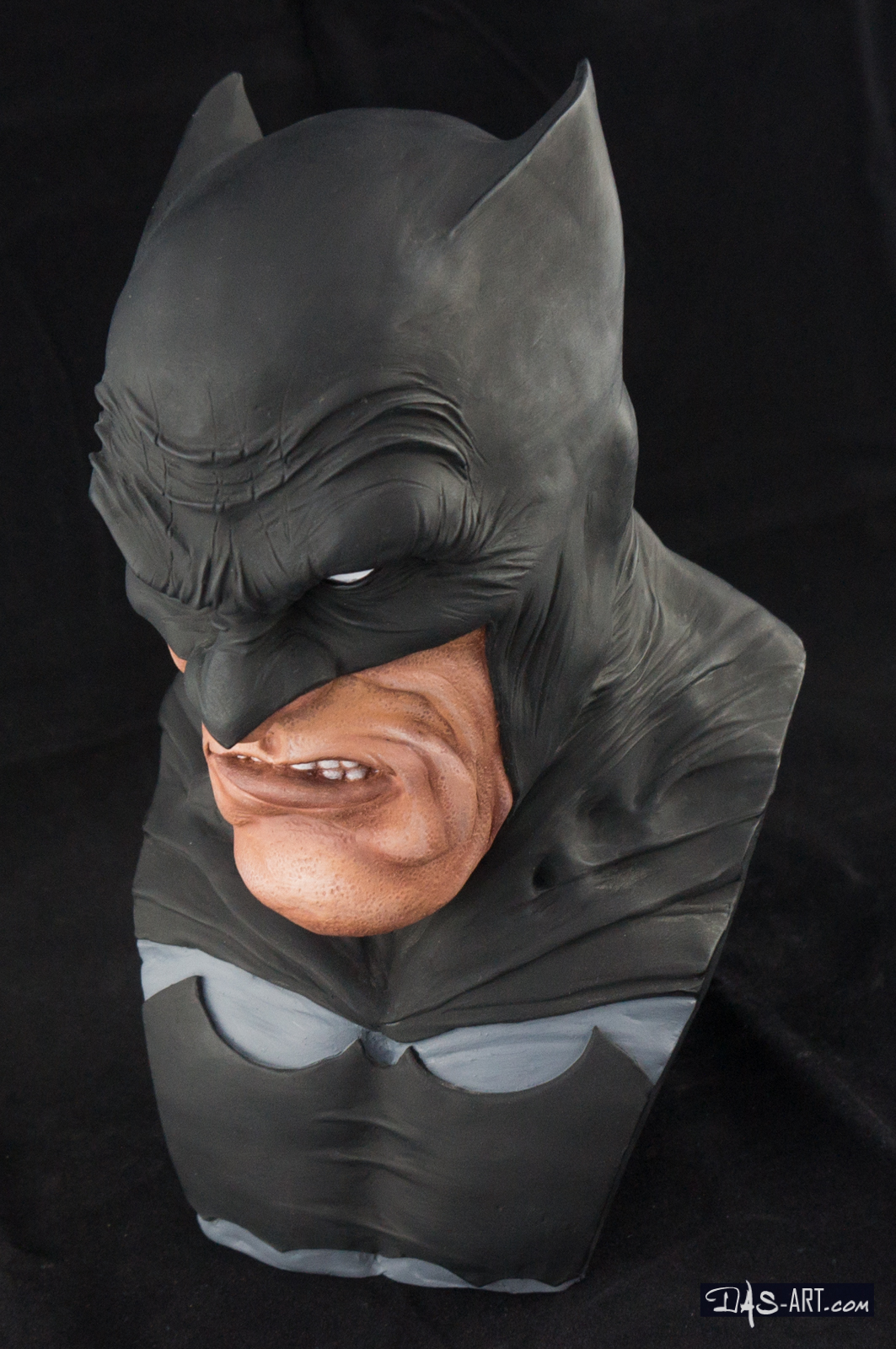 08 - Batman "Frank Miller style" bust 20160209-Batman_Frank_Miller_style-bust-sculpted_by_Mat_Scrivens-painted_by_Das-016