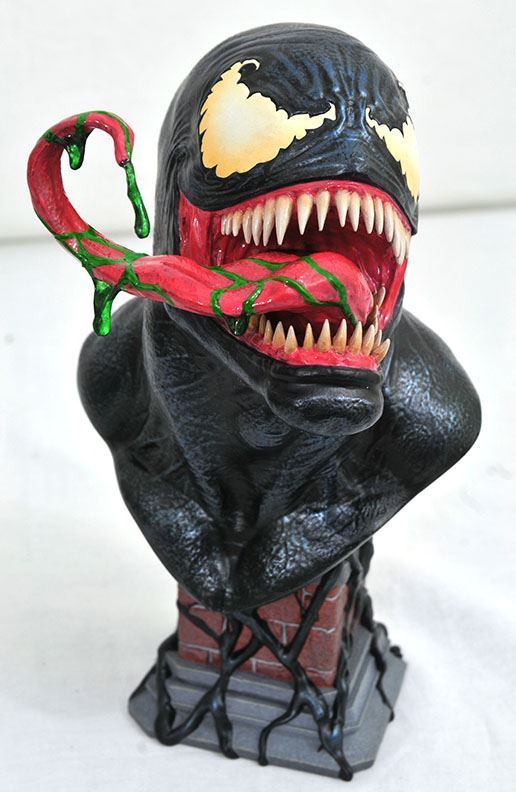 NEWS Diamond select toys Legends-in-3-d-marvel-venom-half-scale-01